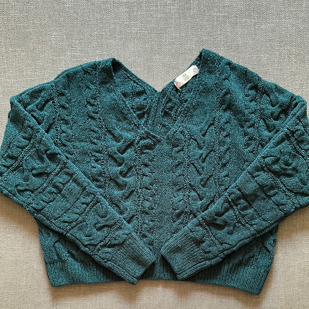 Cropped V-Neck Cable Knit Sweater